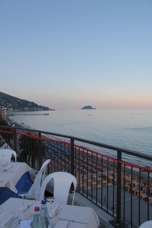 Hotel Bel Sit Alassio Eksteriør billede